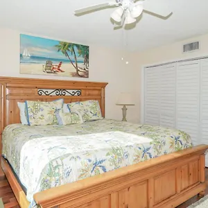 king-bed-walk-to-st-armands-circle-and-lido-beach-in-minutes.hotelstampa.org/