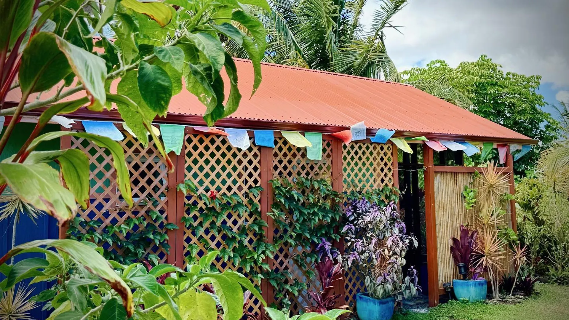 Tropical Zen Bungalow contacts